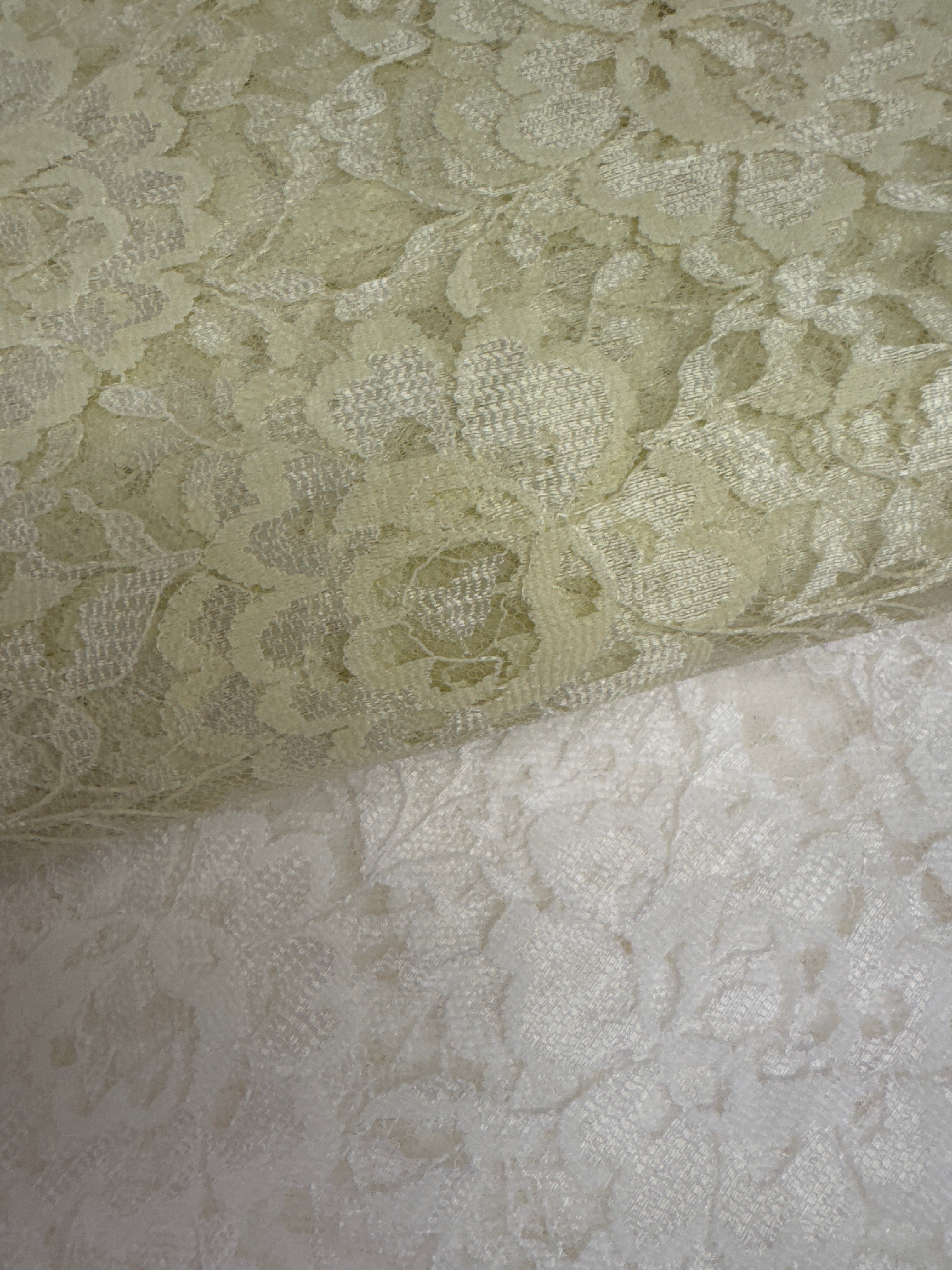 Blondu meturvøra hvítt/ráhvítt 120 kr mtr.