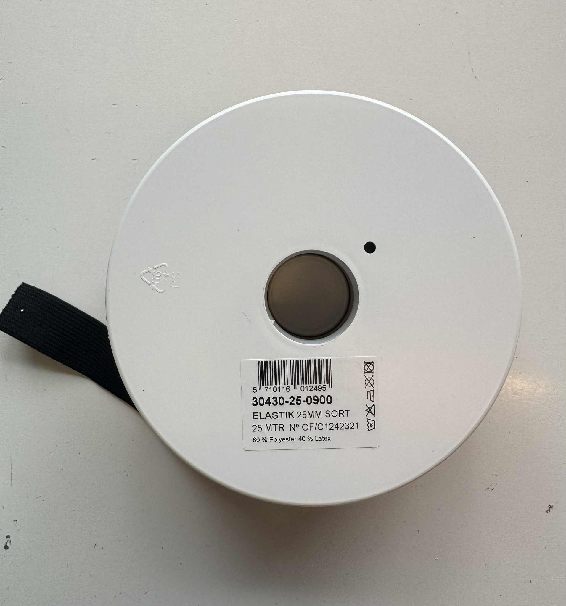 Elastik 25mm svart 15 kr meturin