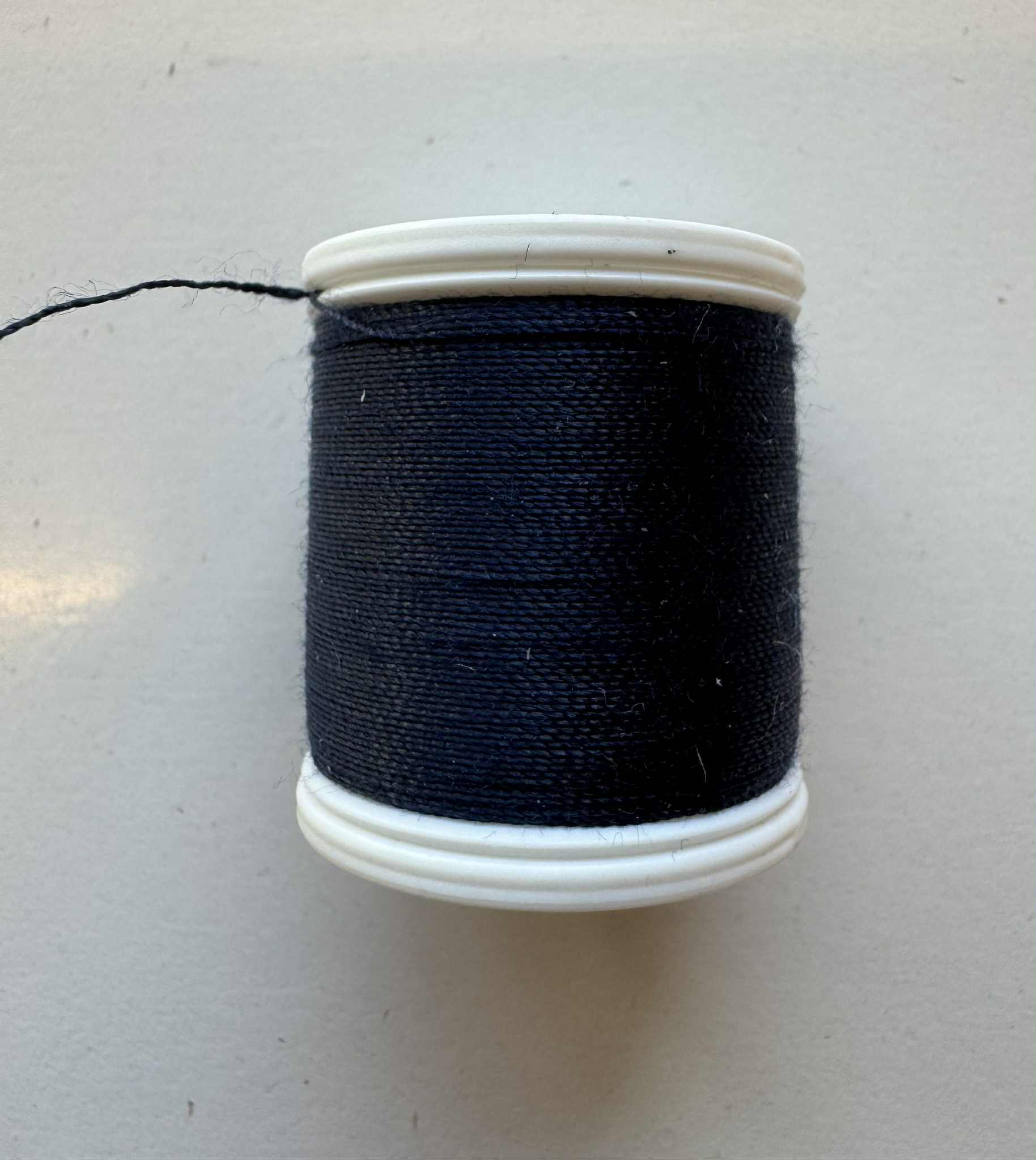 Metter tráðut ekstra strong  100 % polyester 125 mtr.