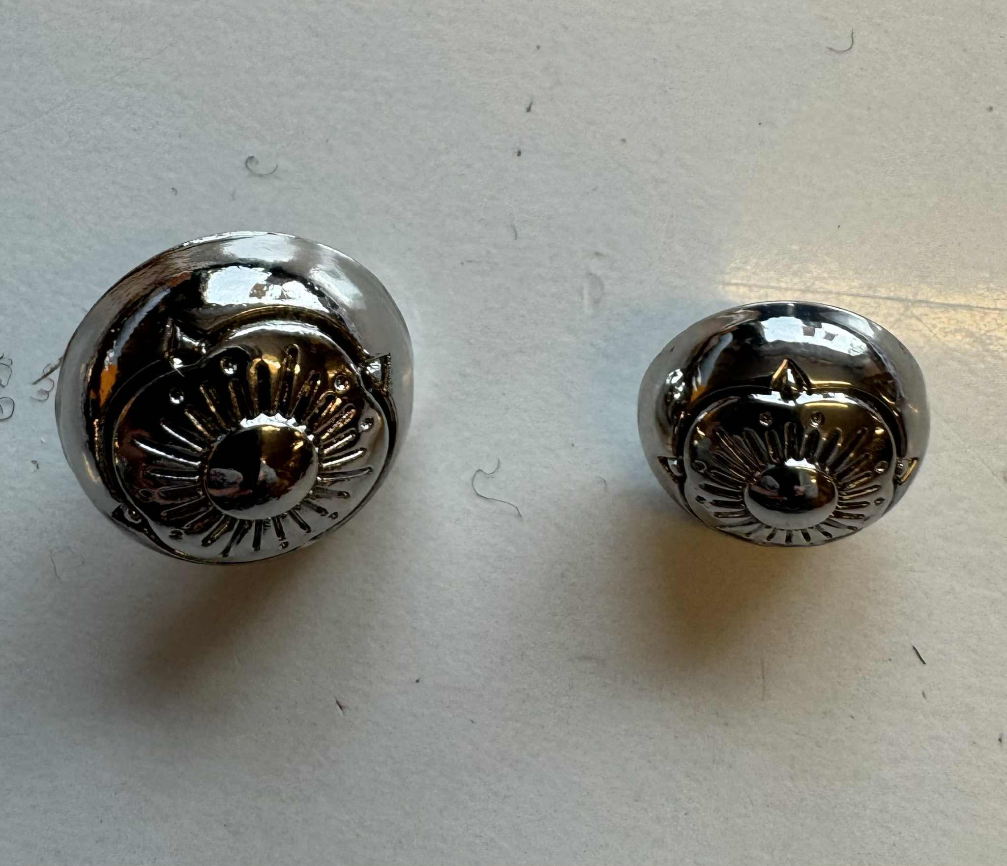 Føroyskur knappur lítil 12mm 15 kr stórir 15mm 19 kr