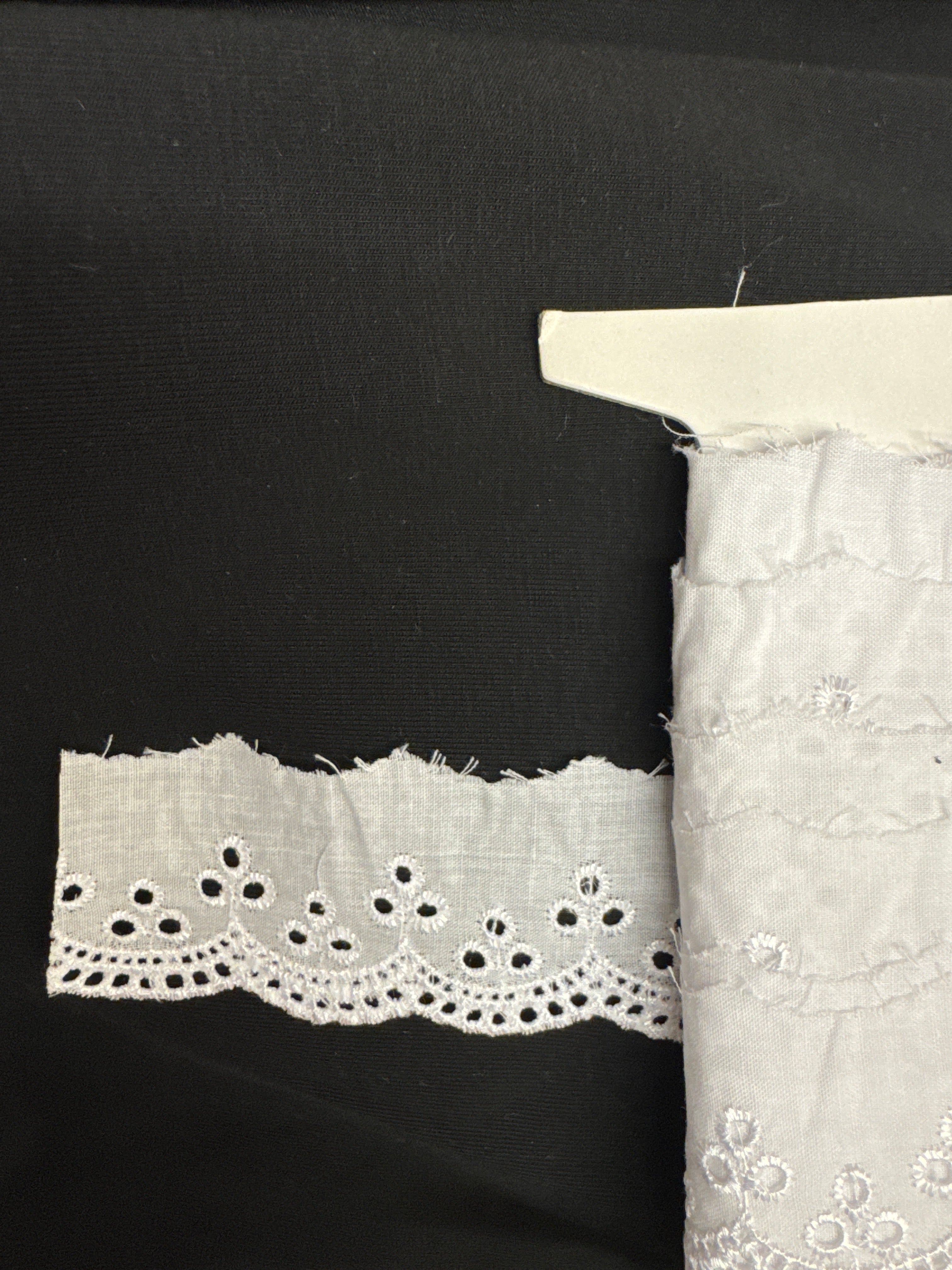 Hvít bummull blonda 15 kr mtr.