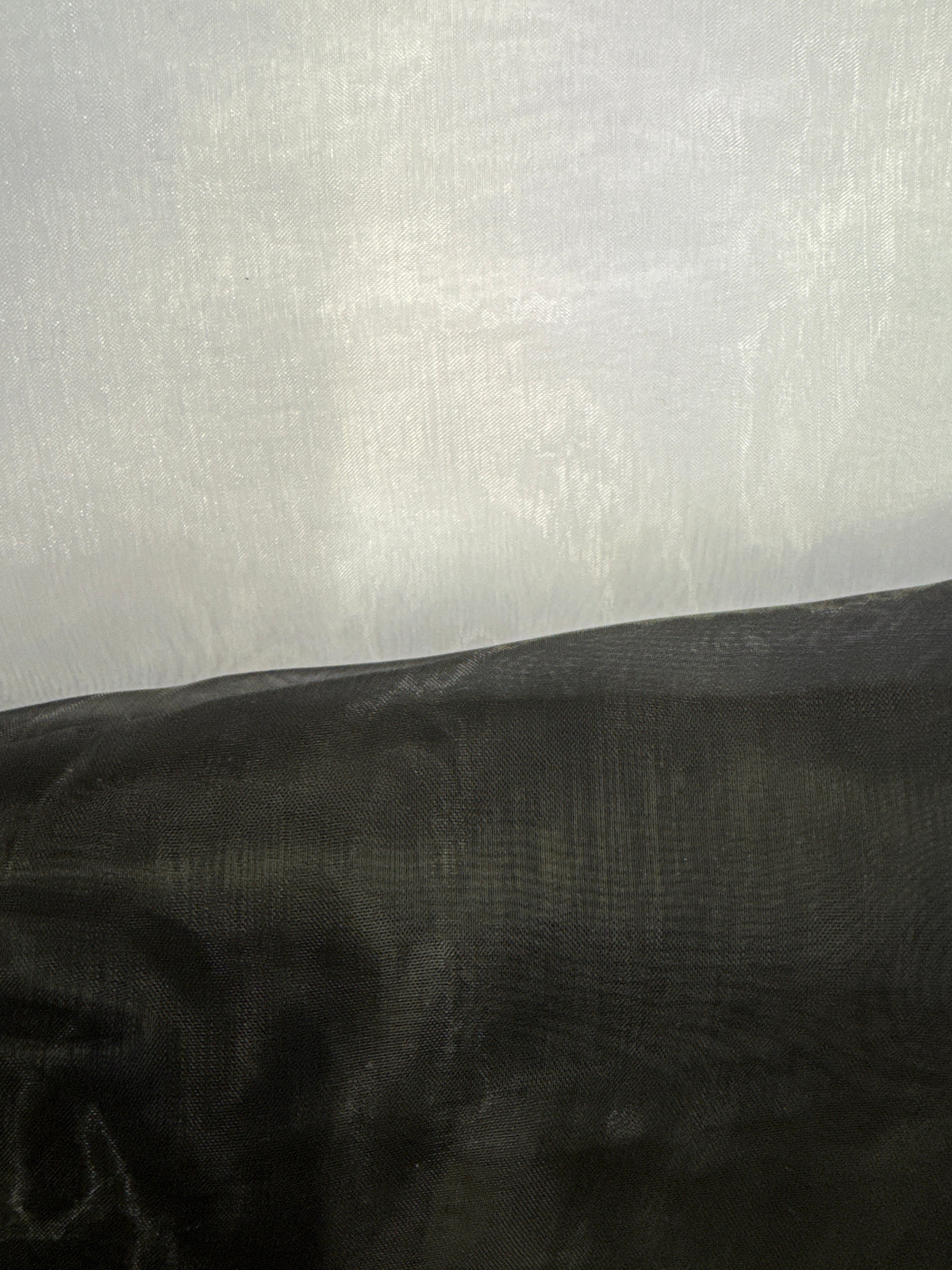 Organza hvítt og svart 50 kr mtr.