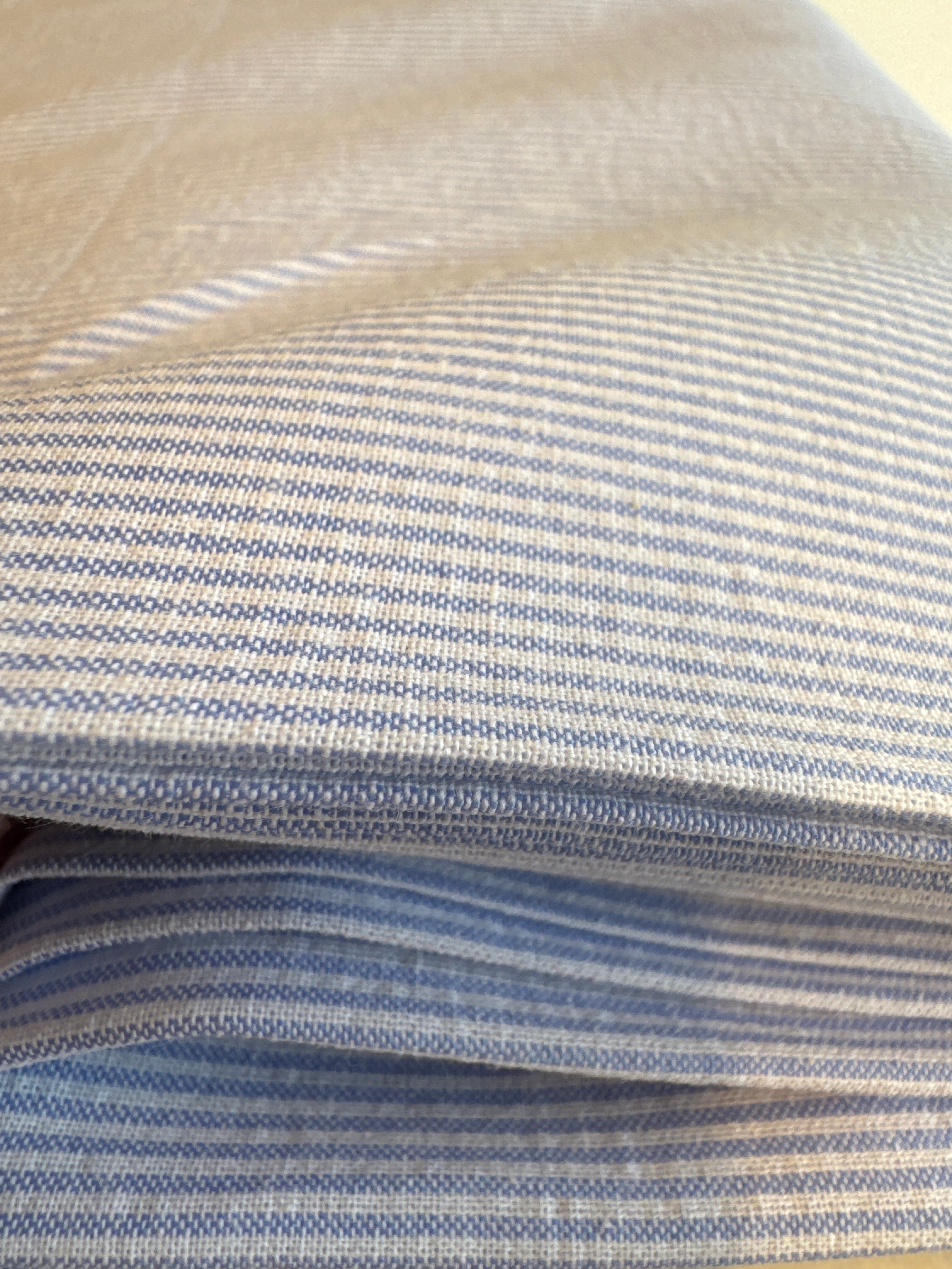 Mini strípur bummull uttan strekk 135 kr mtr.