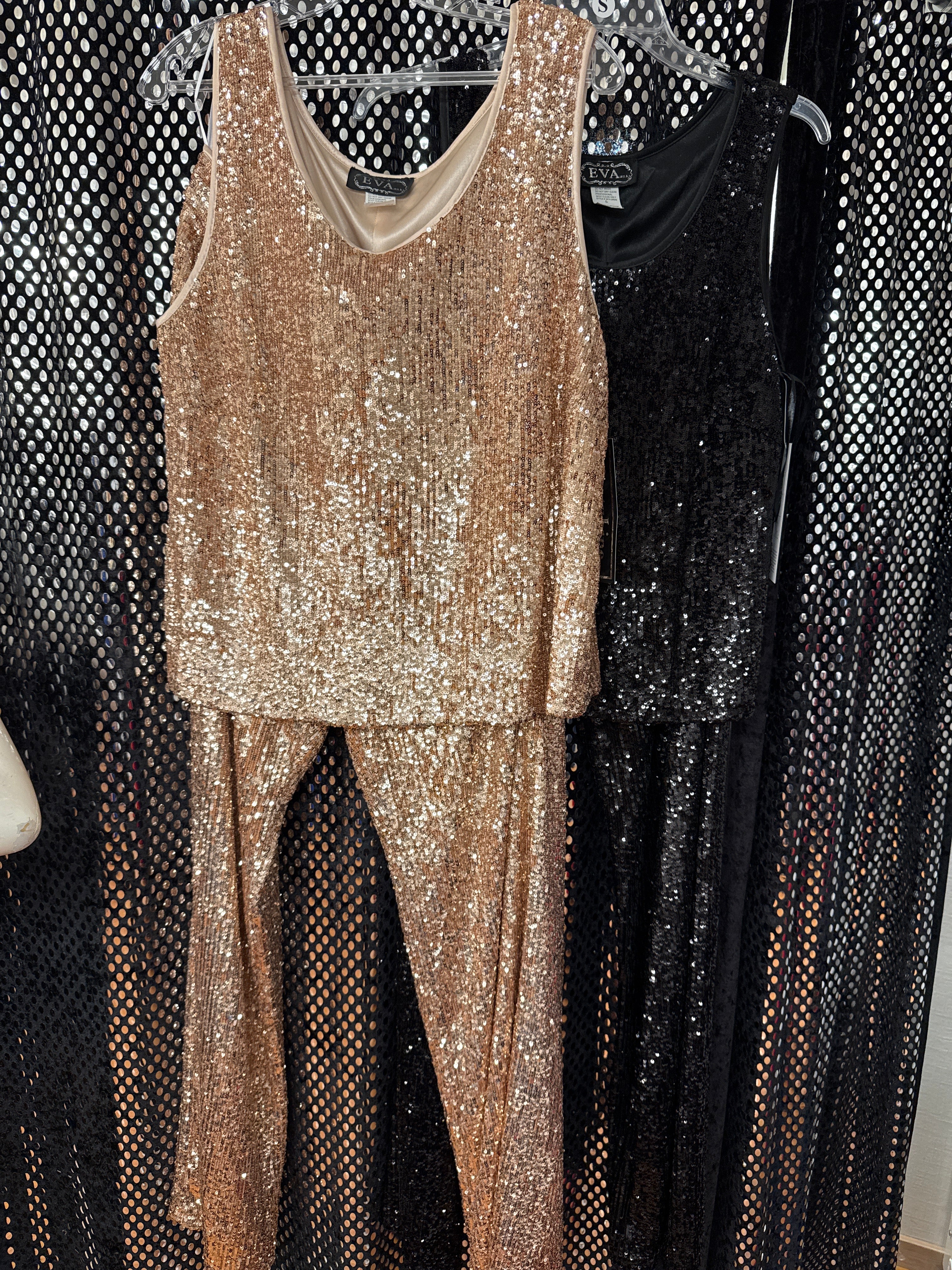 Sett toppur og buksur við lumma 2500 kr fyri settið