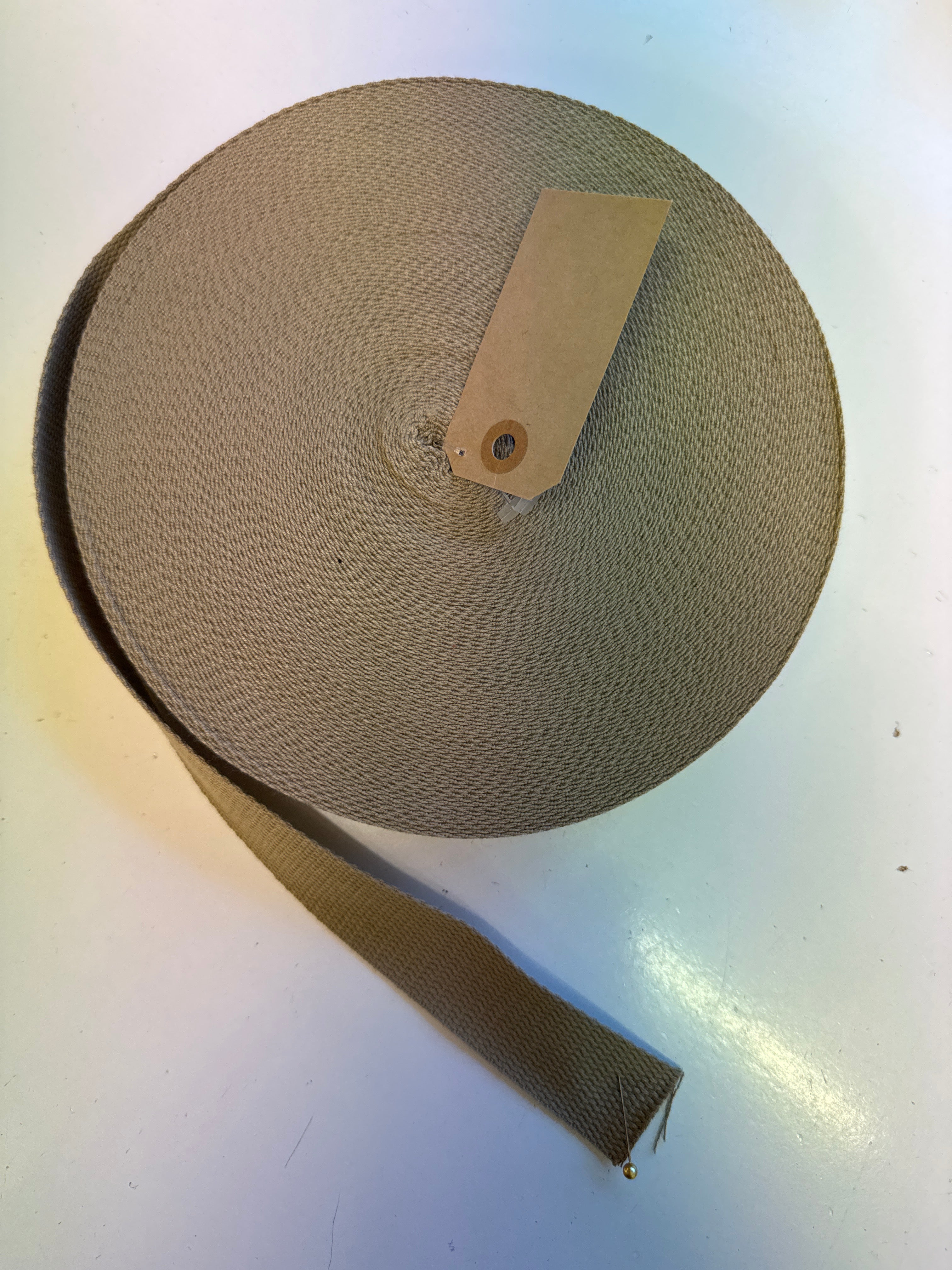 Ljósabrúnt Neilon/bummull band til taskur 20 kr mtr.