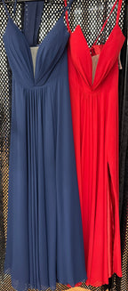 Ljósa rosa, myrkabláur og reyður veitslukjóli stødd S, M og L 2400 kr