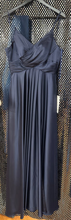 Myrkabláur og reyður veitslukjóli við bindibond aftan 2400 kr