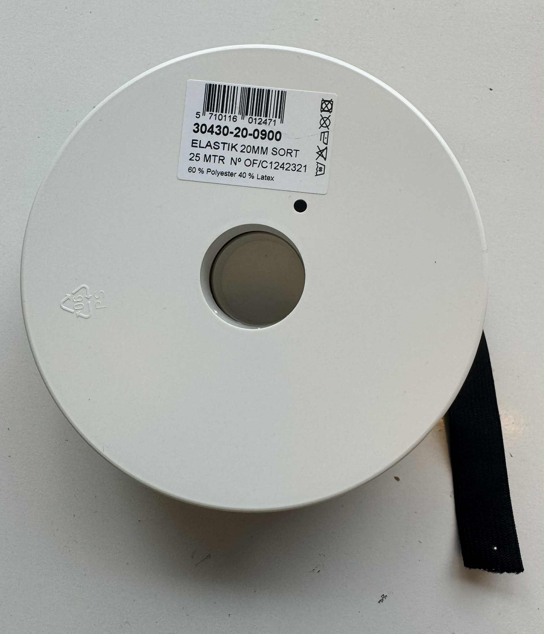 Elastik 20mm svart og hvítt 14 kr meturin