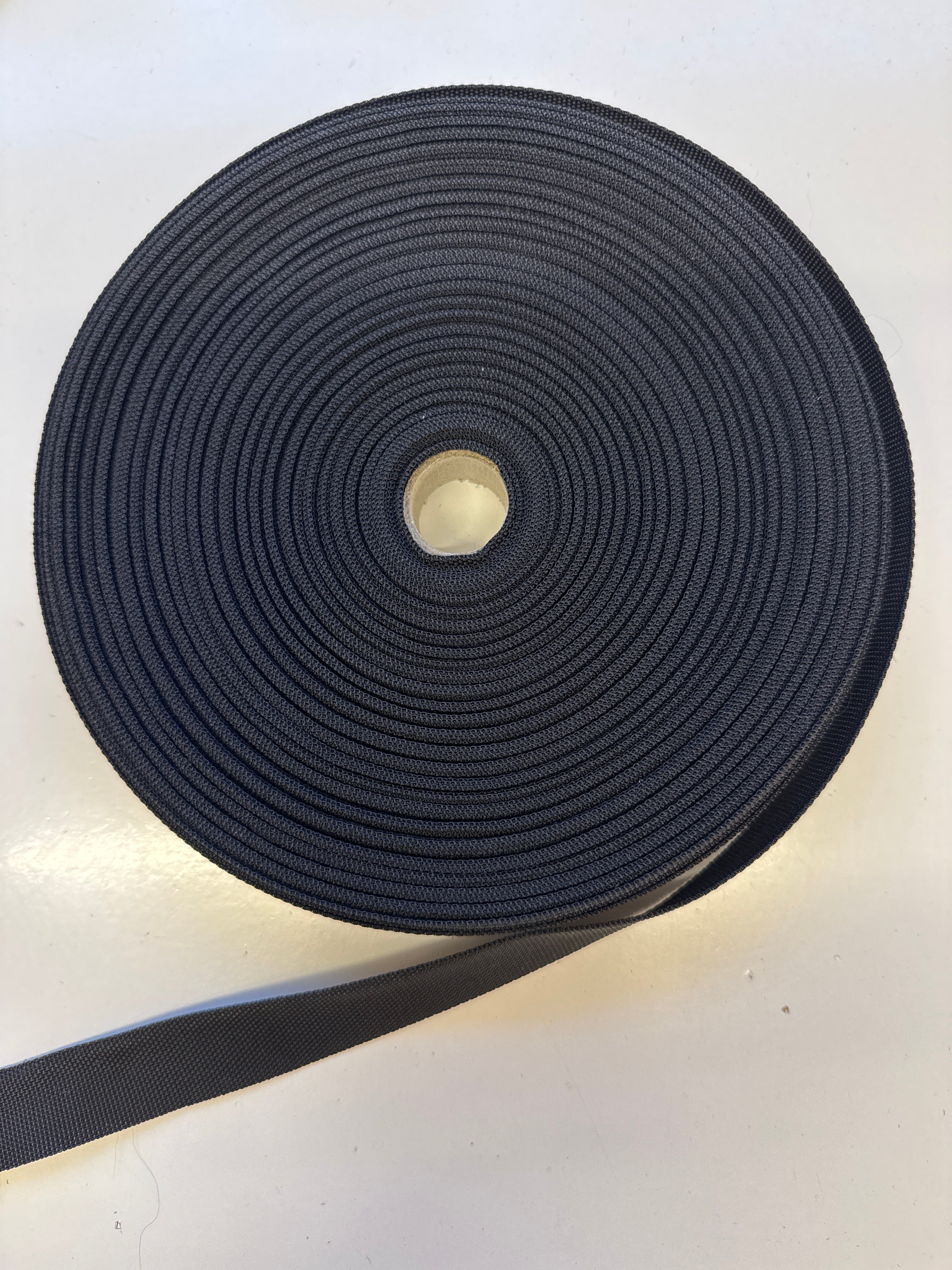 Svart neilon band til taskur 15 kr mtr.