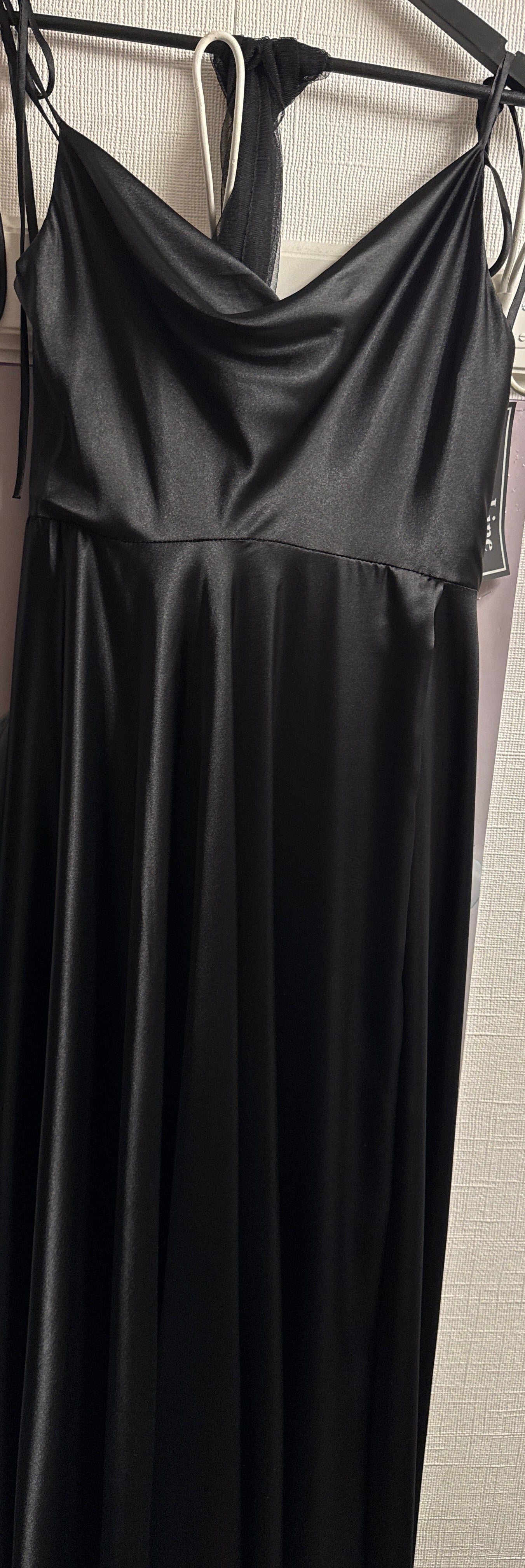 Svartur veitslukjóli stødd XL 2400 kr