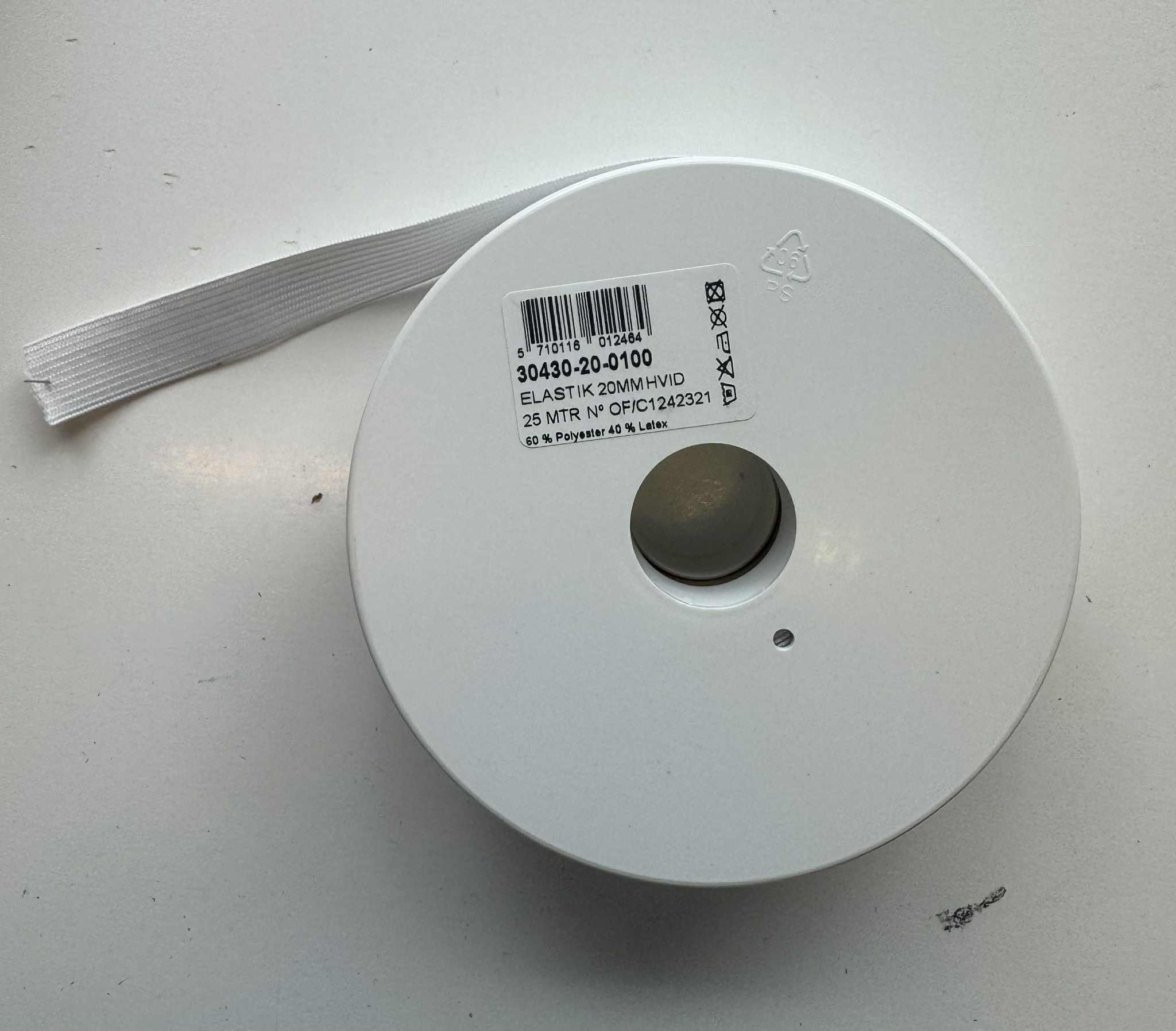 Elastik 20mm svart og hvítt 14 kr meturin