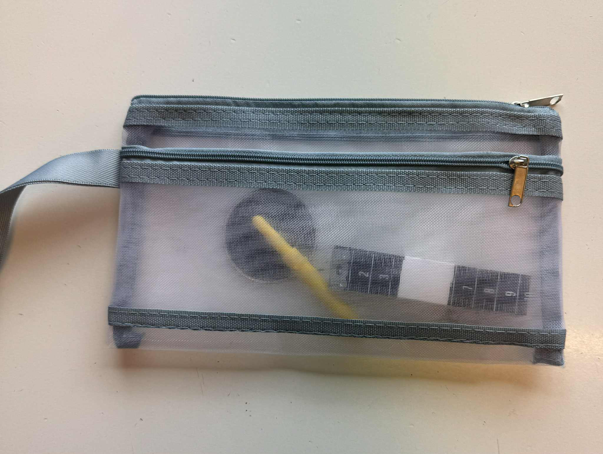 Taska til goymslu av seymi tilhoyr lítil 30 kr, miðal 45 kr og stór 60 kr