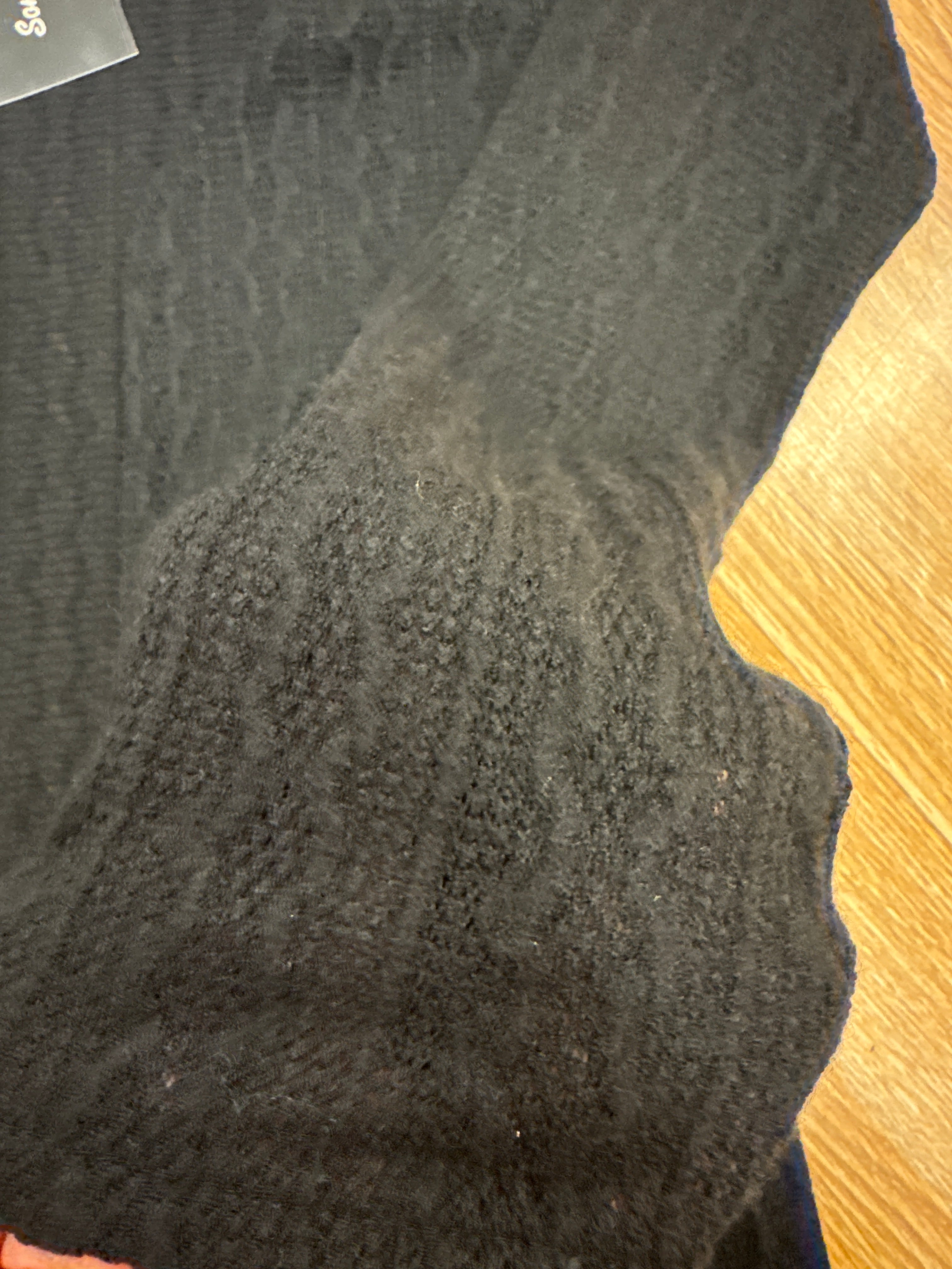 Svørt troyggja til føroysk klæðir