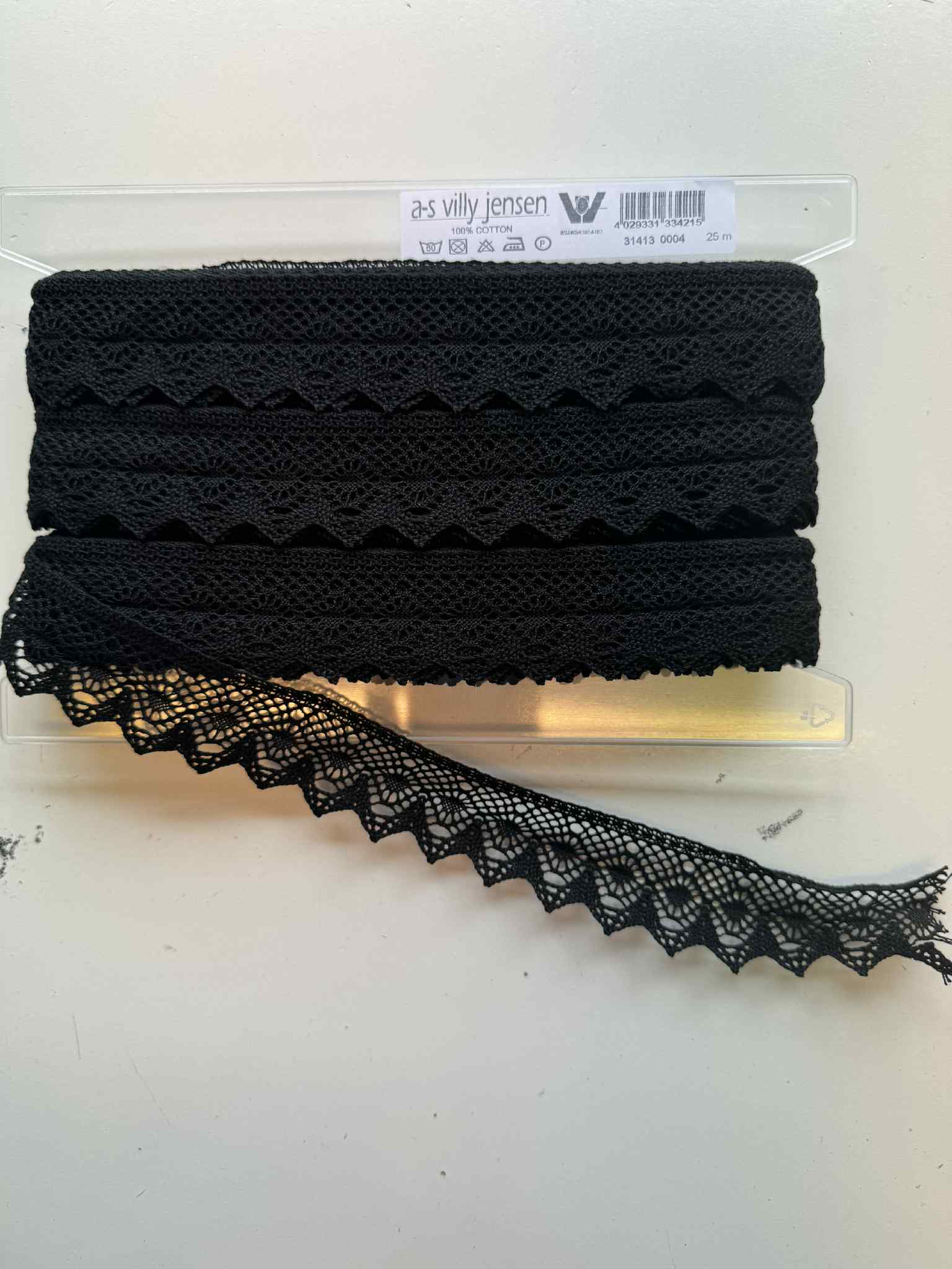 Svørt 100 % bummull blonda 50kr mtr.