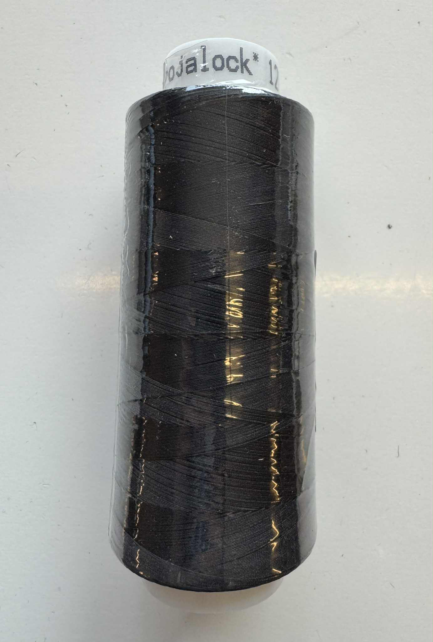 Overlook tráður 100 % polyester 2500 mtr. Svart