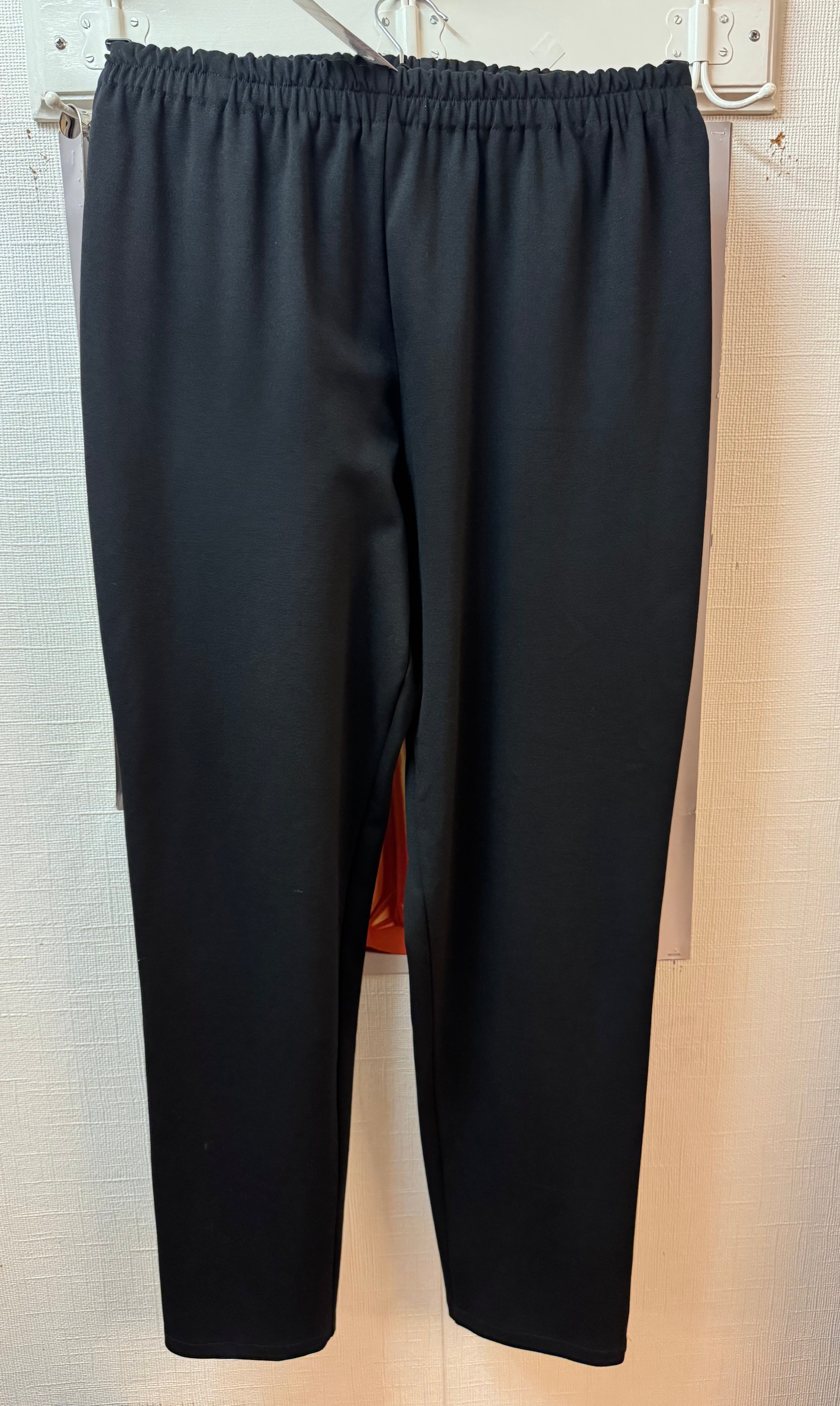 Svartar strekk buksur úr bummull/neilon