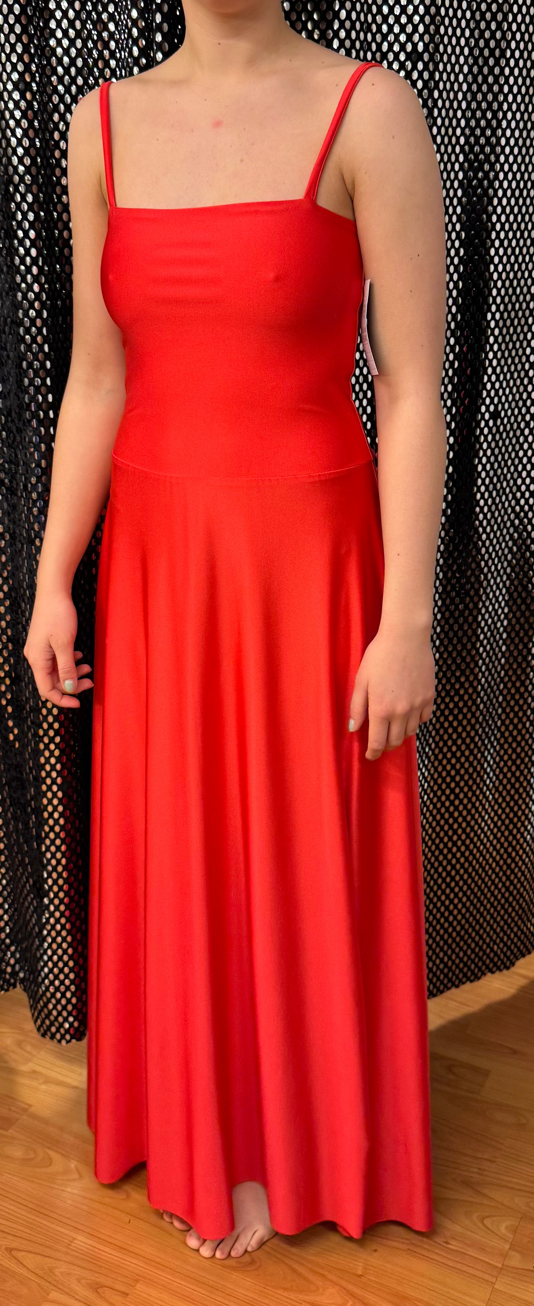 Reyður langur veitslukjóli stødd S 1500 kr