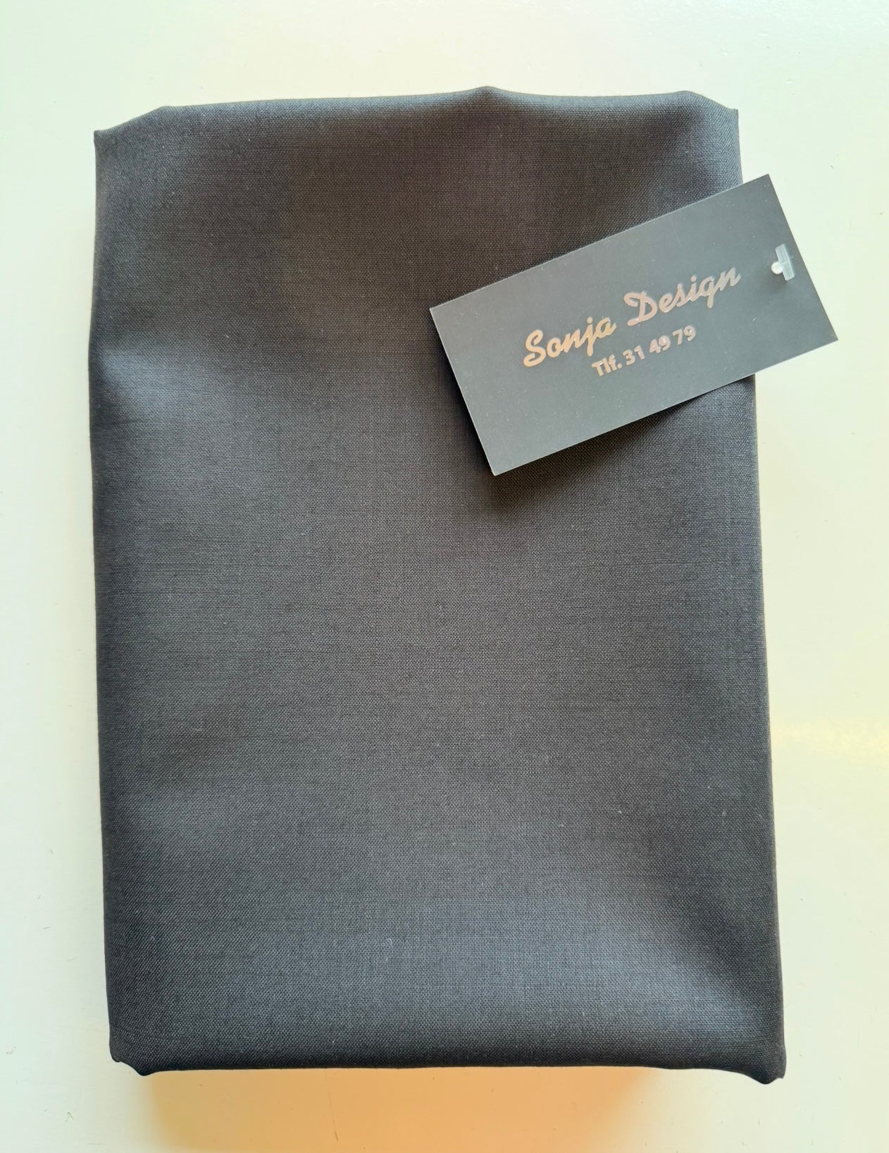 Svart toy til turriklæð/fyriklæð til føroysk klæðir 2 mtr. stykkir