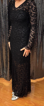 Svartur blondukjóli stødd S/M 1198 kr