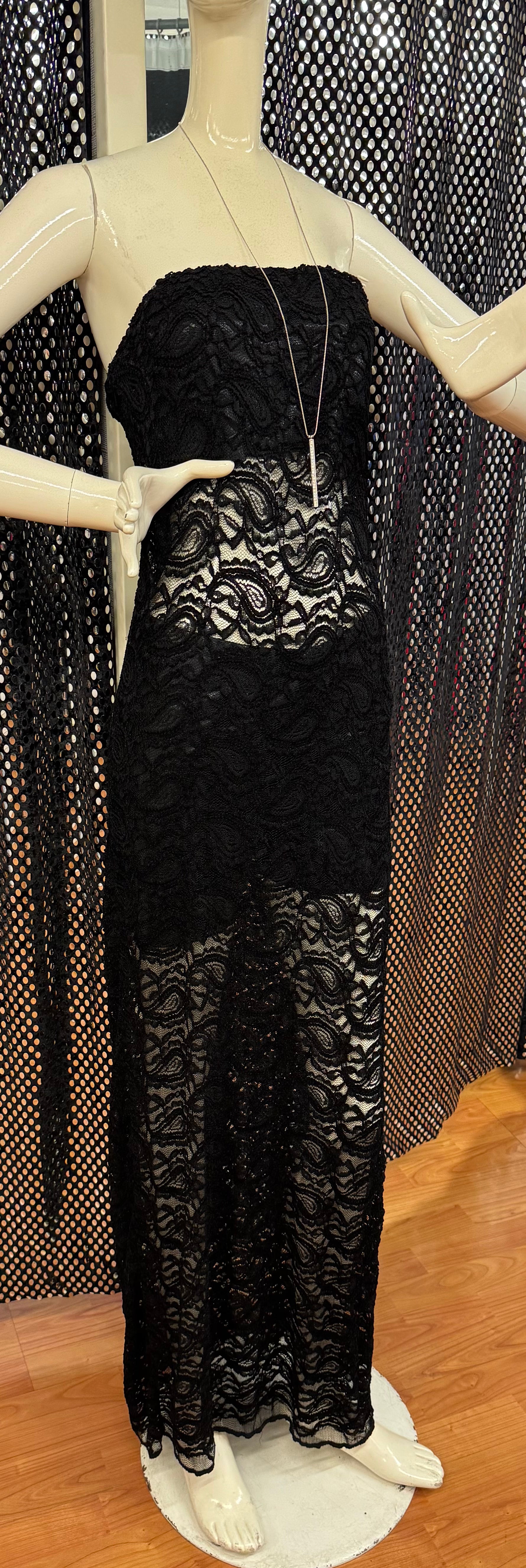 3 sløg av svørtum blondukjólum