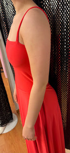 Reyður langur veitslukjóli stødd S 1500 kr