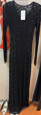 3 sløg av svørtum blondukjólum