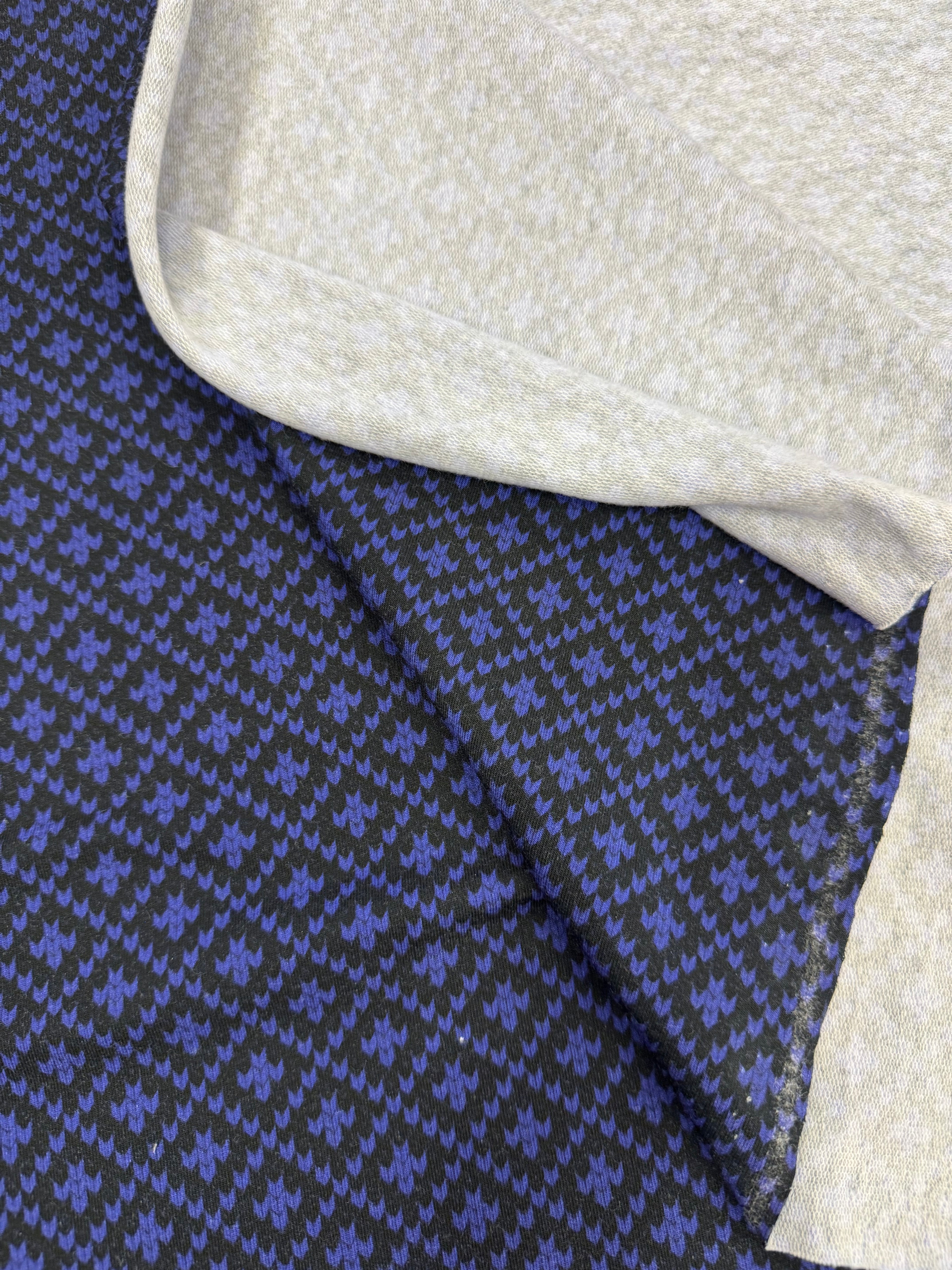 Bummull isoli meturvøra við føroyskum prenti á 199 kr mtr. reytt/svart og blátt/svart