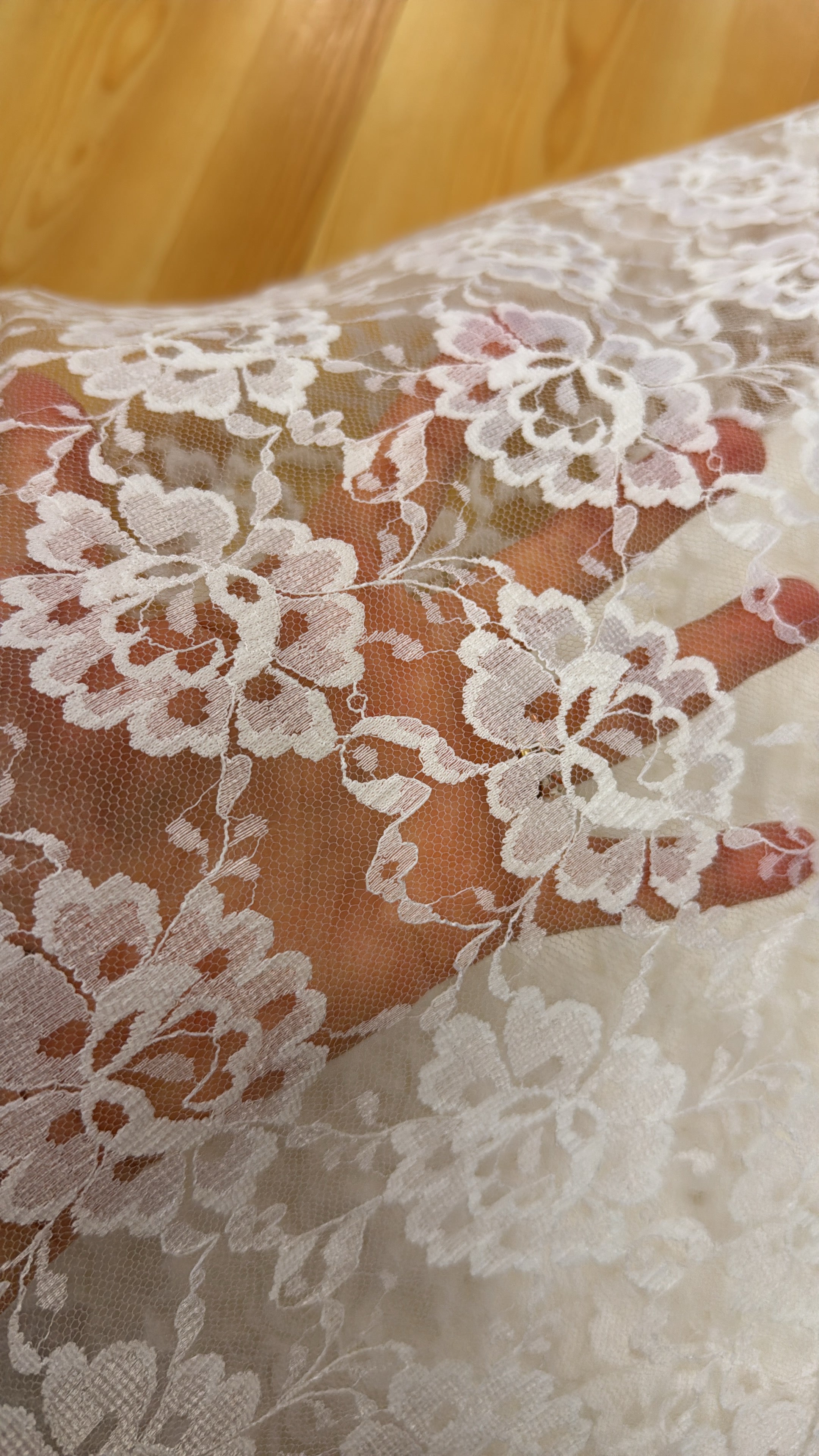 Blondu meturvøra hvítt/ráhvítt 120 kr mtr.