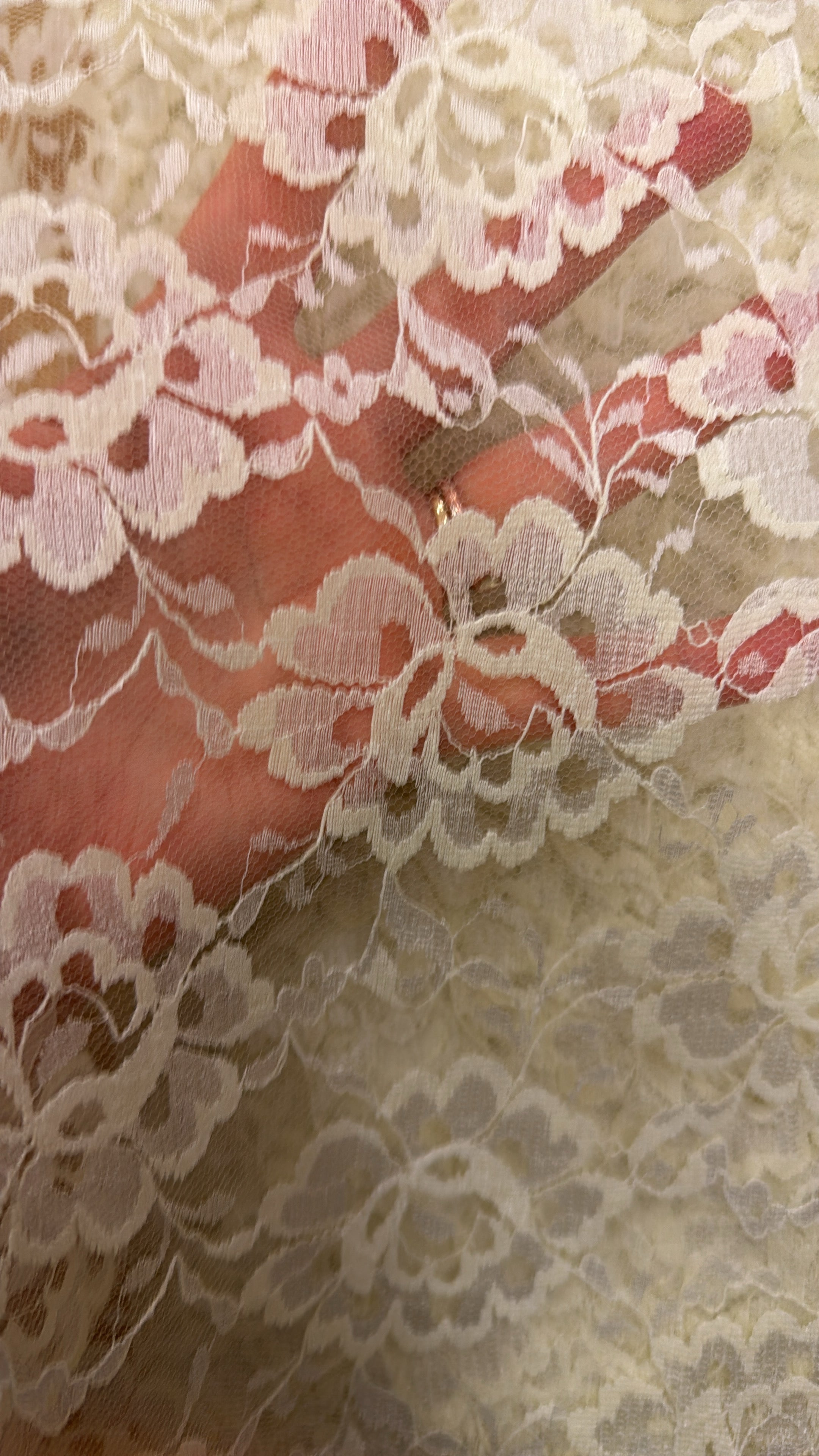 Blondu meturvøra hvítt/ráhvítt 120 kr mtr.