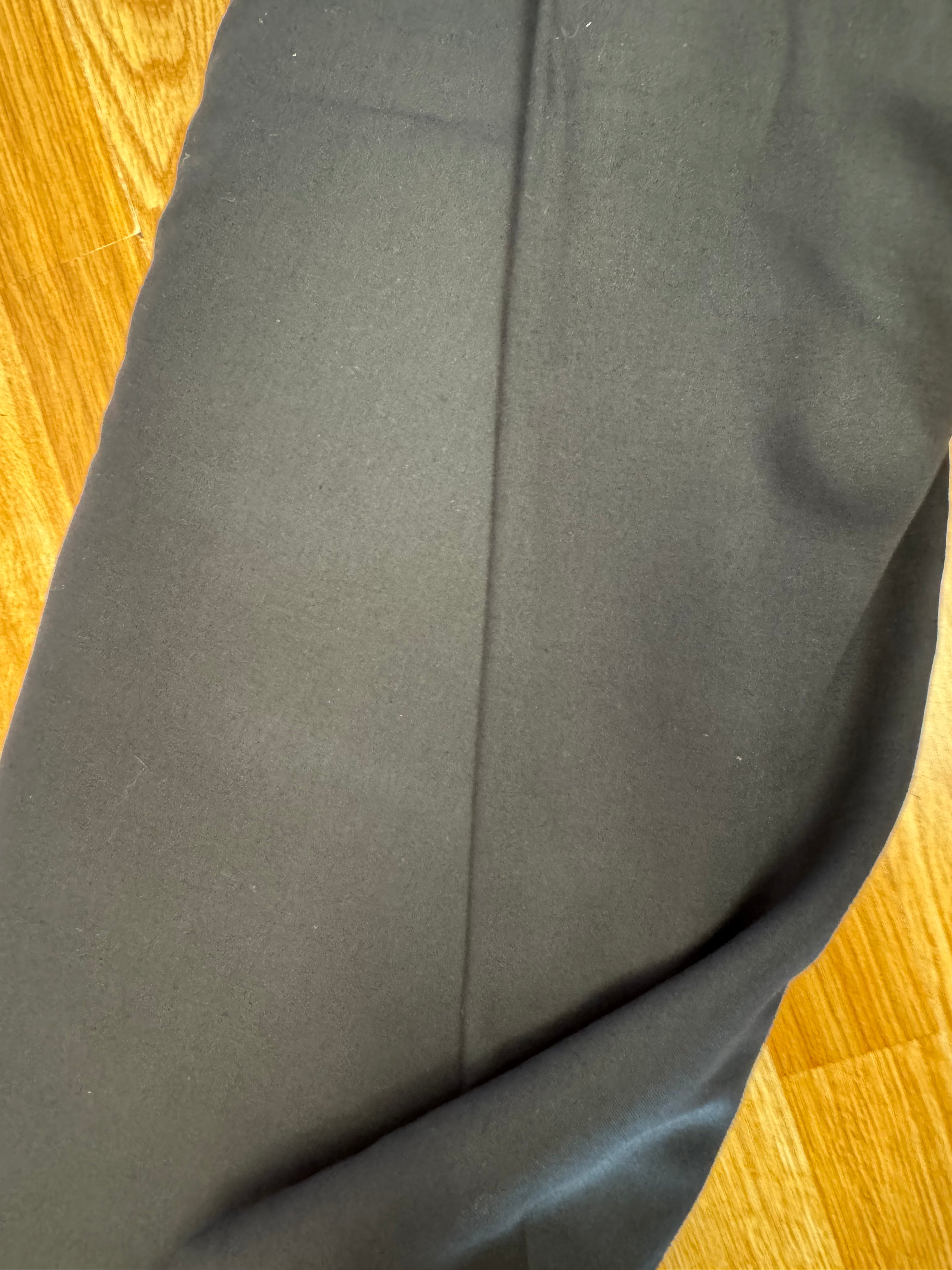 Svart lasting bummull meturvøra til lummar og líning til føroyska troyggju o.a. 195 kr mtr.