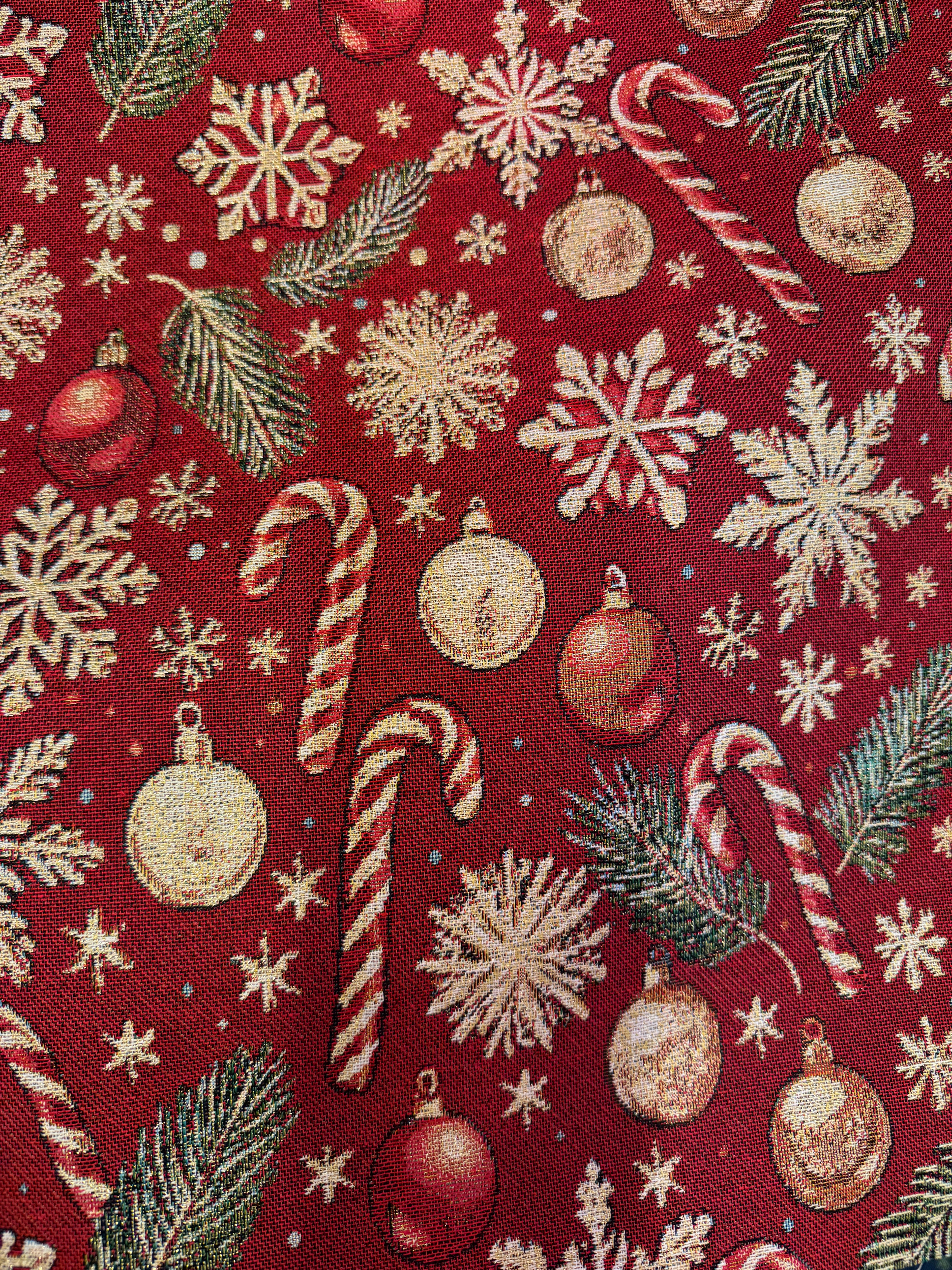 Jóla brokadestof 177 kr mtr.